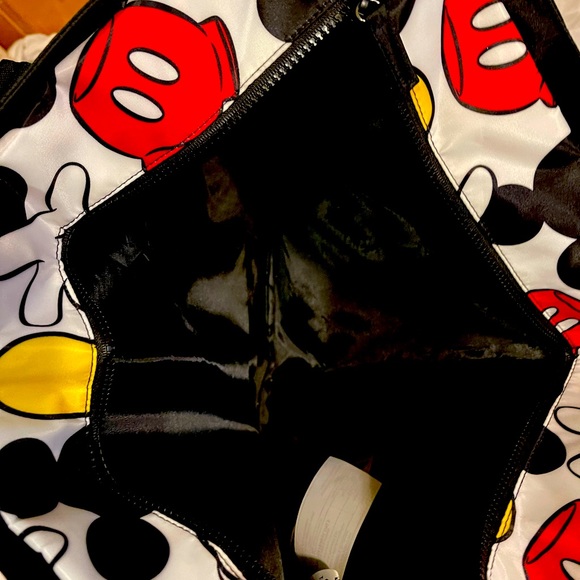 Disney &Co Mickey Print XL travel/ shoulder Tote🔥 - Picture 6 of 9
